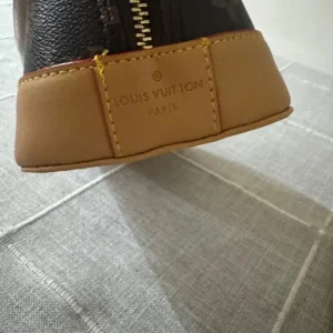 Women’s Louis Vuitton handbag - Image 5