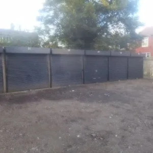 LOCK UP GARAGE IN LLANDRINDOD-WELLS - Image 3