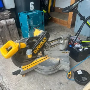 Dewalt 305mm mitre saw and stand