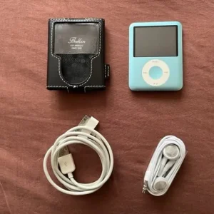 APPLE IPOD NANO 8GB 3RD GEN WITH XBLITZ BT SPEAKER