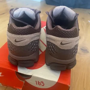 Nike Zoom Vomero 5 trainers size 4.5 - Image 5