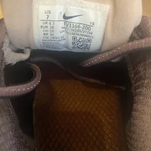 Nike Zoom Vomero 5 trainers size 4.5 - Image 7