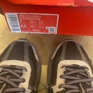 Nike Zoom Vomero 5 trainers size 4.5 - Image 8