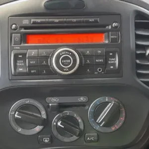 2017 Nissan Juke 1.5 dCi Visia SUV 5-door Diesel Manual - Image 7