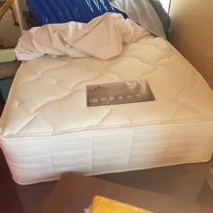 Hardly used single bed with headboard - Image 2