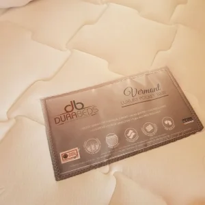 Hardly used single bed with headboard - Image 4
