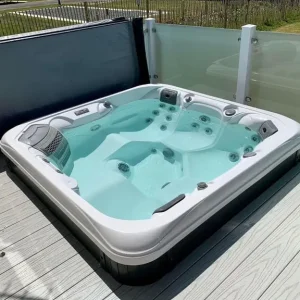 2010 Willerby Scenic 3-bedroom static caravan with hottub and wrap-around decking - Image 7