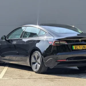 2021 Tesla Model 3 Standard Range Plus Auto RWD 4dr Saloon - Image 2