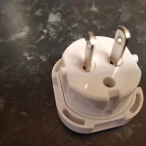 Plug adaptor Uk x 2 - Image 4