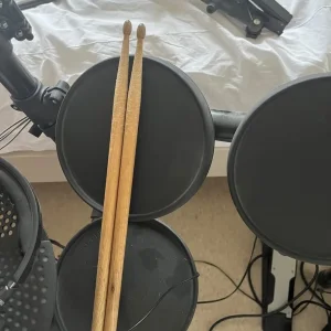 Yamaha Electric Drum Set with Fender Amp and Drumsticks - Image 4