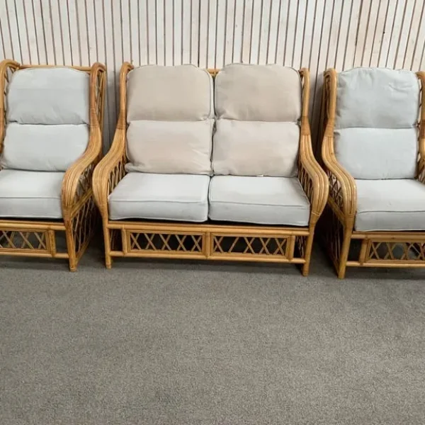 Three-piece conservatory suite with settee and two armchairs