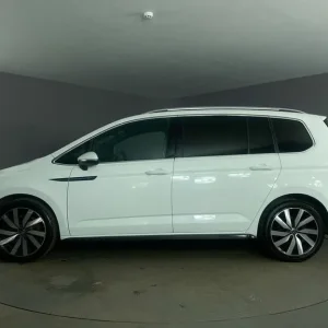 2020 Volkswagen Touran 1.5 TSI EVO R-Line MPV 5-door petrol manual - Image 5