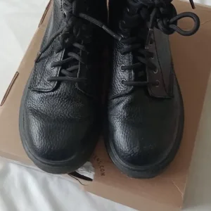 Kids size 2 Dr Martens boots black