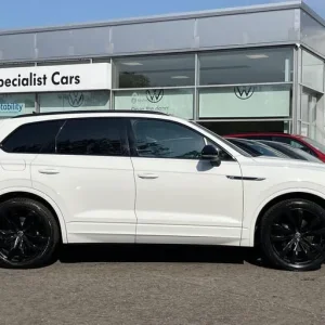 2022 Volkswagen Touareg V6 Black Edition - Image 4