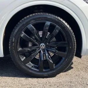 2022 Volkswagen Touareg V6 Black Edition - Image 5