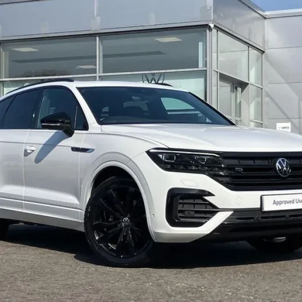 2022 Volkswagen Touareg V6 Black Edition