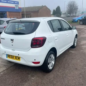 2018 Dacia Sandero Comfort SCE Hatchback Petrol Manual - Image 6