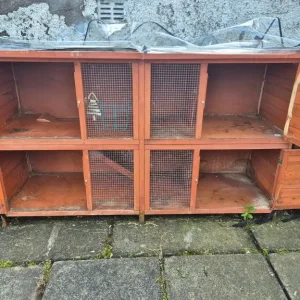 Maple Manor rabbit hutch with cover - Image 3