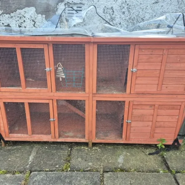Maple Manor rabbit hutch with cover