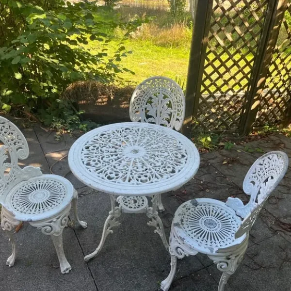 Decorative table and chair set