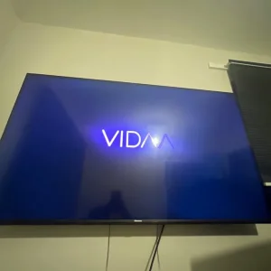 Hisense 40 inch TV - Image 2