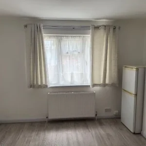 Newly Redecorated 3-Bed HMO with Private Showers and Garden