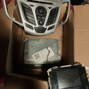 Sony head unit sync 1 complete with trim panel and screen - Image 3
