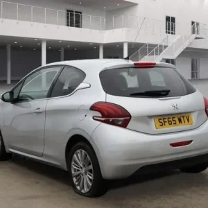 2015 Peugeot 208 1.2 PureTech Allure Euro 6 3-door Hatchback - Image 3
