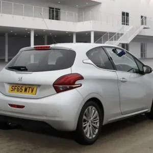 2015 Peugeot 208 1.2 PureTech Allure Euro 6 3-door Hatchback - Image 4