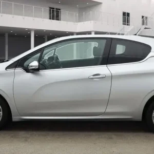 2015 Peugeot 208 1.2 PureTech Allure Euro 6 3-door Hatchback - Image 6