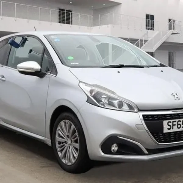 2015 Peugeot 208 1.2 PureTech Allure Euro 6 3-door Hatchback
