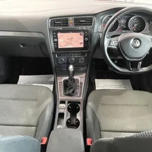 2017 Volkswagen Golf 1.6 TDI SE Nav Hatchback - Image 2