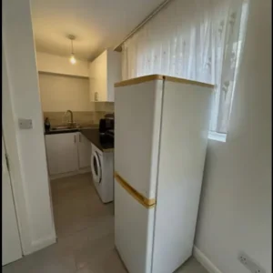 Studio flat in a quiet area - Image 7