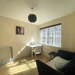 Double Room Available - Image 2