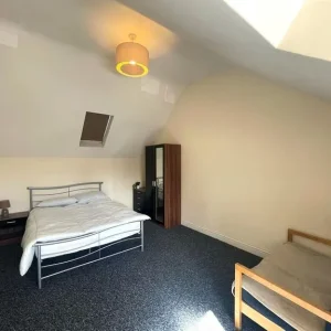 Double Room Available - Image 4