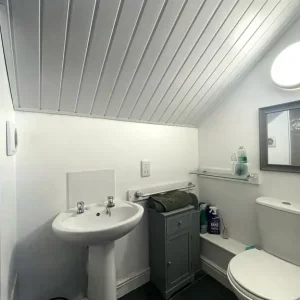 Double Room Available - Image 5