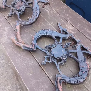 Pair of 19th century coalbrookdale style cast iron table ends - Image 5