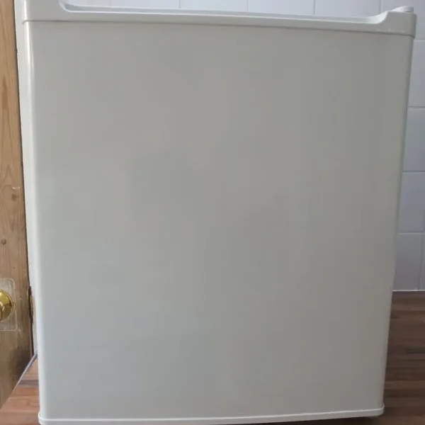 Counter top cube freezer