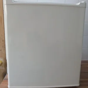 Counter top cube freezer
