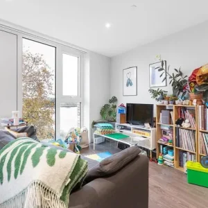 2 bedroom flat in The Shoreline Building, Crowthorne, Bracknell Forest (2 bed) - Image 2