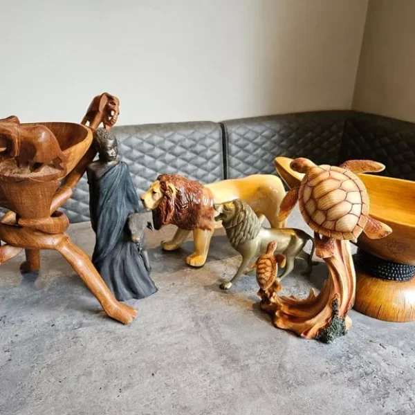 Job lot of ornaments, African and animal inspired
