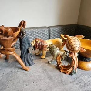 Job lot of ornaments, African and animal inspired