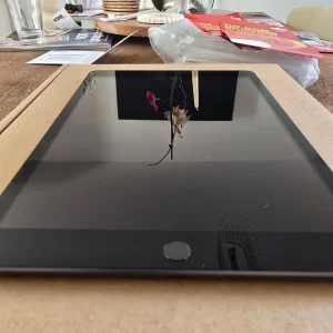 Apple iPad 7th Gen 10.2" WiFi & Cell 32GB Space Grey - Image 3