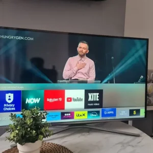 Samsung 43 Inch Smart 4K UHD HDR LED TV with WiFi, Freeview HD, TVPlus - Image 3