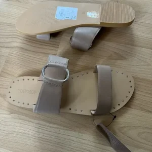 New shoes and clothes with tags - Image 5