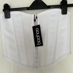 New shoes and clothes with tags - Image 8