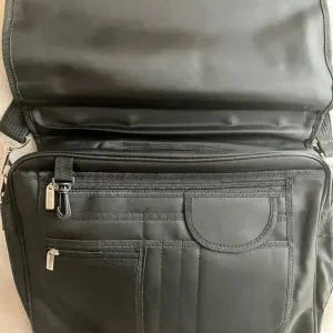 MESSENGER SHOULDER BAG BRAND NEW - Image 2