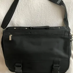 MESSENGER SHOULDER BAG BRAND NEW