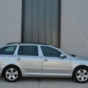 2012 Skoda Octavia 1.6 TDI Elegance DSG Estate - Image 2