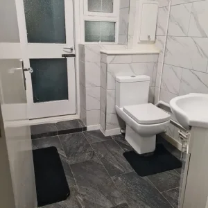 DOUBLE ROOM IN A FURNISHED FLAT WITH GARDEN AND BALCONY - Image 5